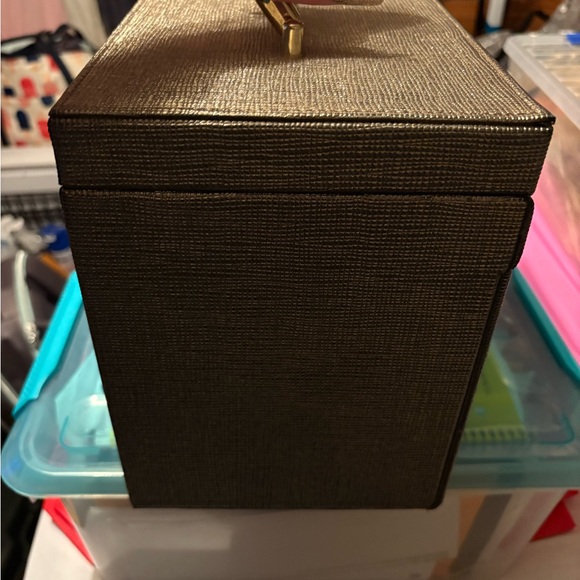 Elegant Gold Cosmetic Case - Picture 2 of 14